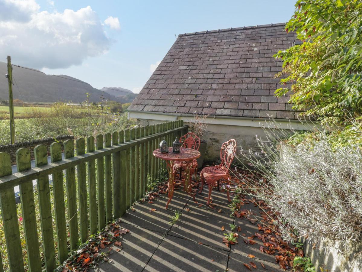 Bryn Melyn Artist'S Cottage Llanelltyd Buitenkant foto